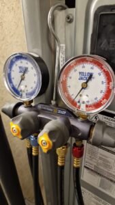 Praktijkbeelden van onze werkzaamheden in koeltechniek ​