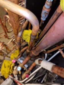 Praktijkbeelden van onze werkzaamheden in koeltechniek ​