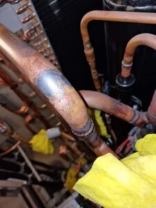 Praktijkbeelden van onze werkzaamheden in koeltechniek ​