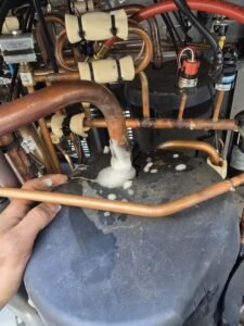 Praktijkbeelden van onze werkzaamheden in koeltechniek ​