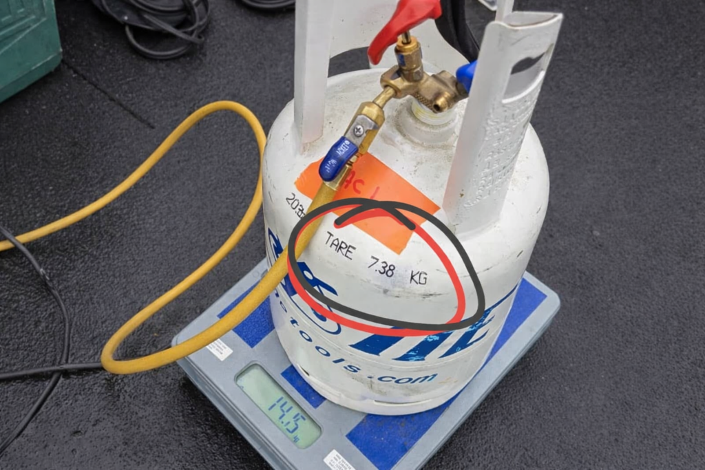 Gaslekkage commerciële koeling 2 Hoe wordt exact vastgesteld hoeveel koudemiddel ontbreekt?