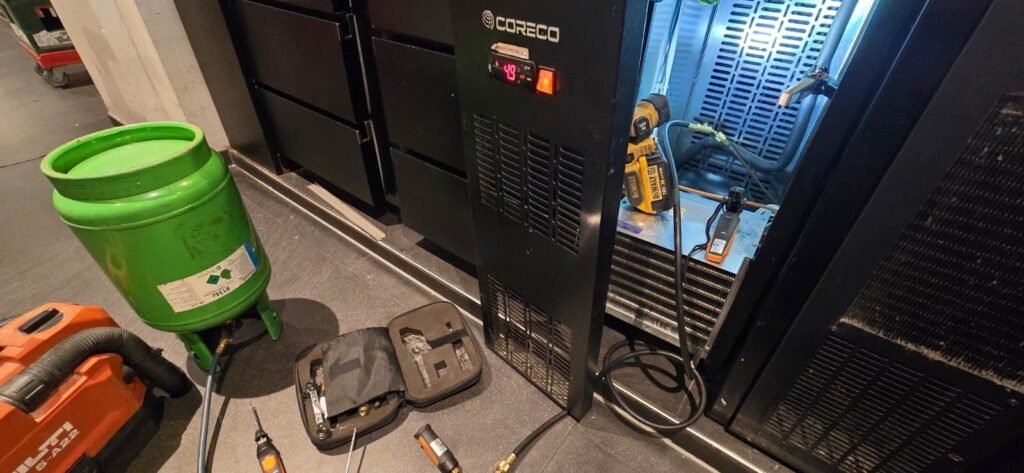 Gaslekkage commerciële koeling 8 Kleine scheurtjes in verdamper of condensor