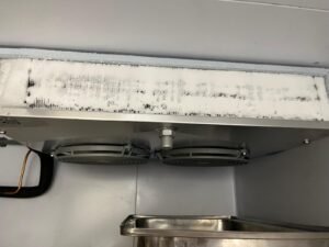 Praktijkbeelden van onze werkzaamheden in koeltechniek ​