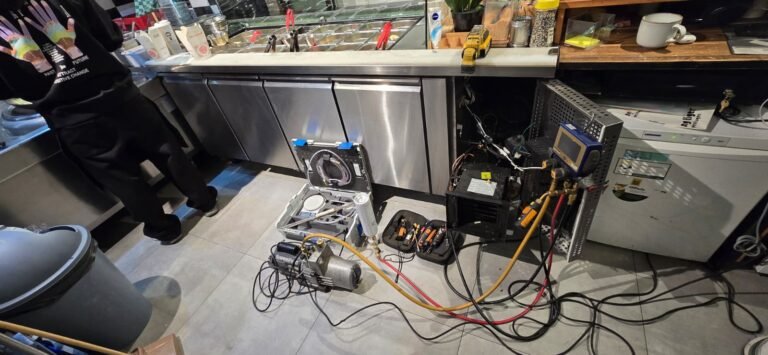 Onderhoud aan professionele koelinstallatie in Zoetermeer