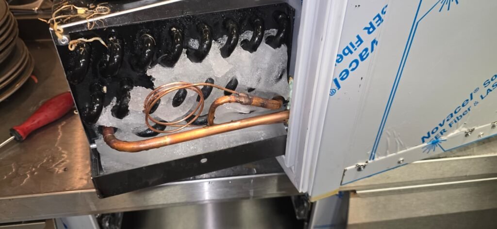 Overmatige IJsvorming in vriescel met professionele oplossing voor commerciële koelinstallaties